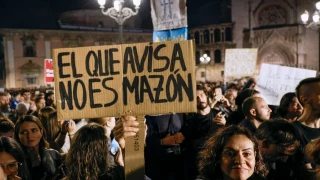 'Financial Times' sentencia a Mazón con un artículo demoledor en el que recopila sus errores en la gestión de la DANA