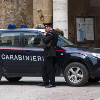 Una treintena de padres dan una paliza a una profesora en Italia incitados por rumores no confirmados sobre abusos sexuales