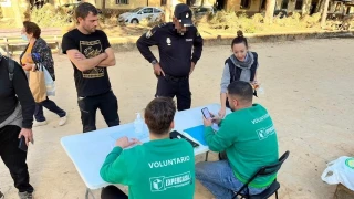 El negocio de una inmobiliaria con la dana: “Ofrecen vender tu casa junto a las colas del hambre” - Valencia