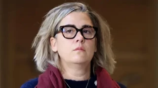 "Morirás solo como un perro": el tenso intercambio entre Dominique Pelicot, el hombre acusado de drogar a su esposa para que otros la violaran, y su hija