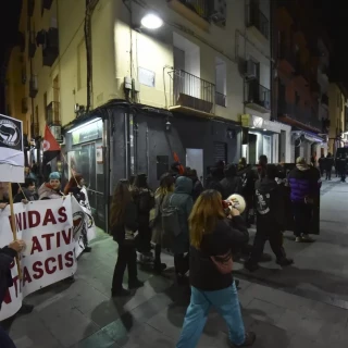 Multitudinaria protesta en Huesca al grito de "Fuera nazis de nuestros barrios" tras la brutal paliza a dos jóvenes