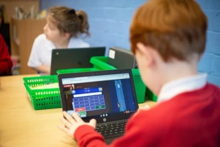 Google está conquistando los colegios de España. Y muchas familias no son conscientes de lo que está en juego