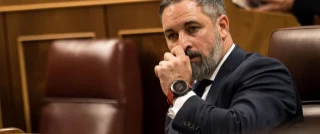Abascal plagia un discurso del escritor Santiago Posteguillo para atacar a Sánchez en el Congreso