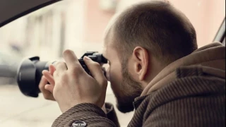 Una empresa contrata a un detective para seguir a un trabajador de baja y acaba condenada a indemnizarle con 15.000 euros