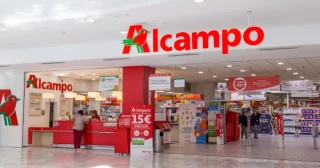Una empleada con discapacidad que trabajó 40 años en Alcampo es despedida por “ineptitud” y al día siguiente la empresa le da una medalla por sus servicios