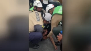 Unos policías hacen exorcismo a una joven que sufría un ataque de epilepsia