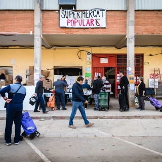 Vecinos afectados por la DANA abren un supermercado popular en Alfafar