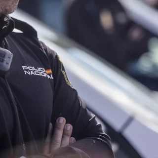 Detienen a un hostelero por explotación laboral: pagaba 500 euros por tres meses con jornadas de 11 horas diarias