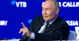 Vídeo: Putin abronca a un periodista alemán por hablarle en inglés: "Piense en su soberanía"