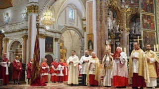 "A los familiares de las víctimas no nos ha llamado nadie para invitarnos al funeral"