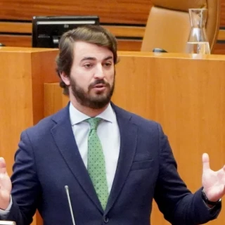 Un antiguo profesor carga contra Gallardo por su "discurso franquista": "Lástima Juan que seas escoria"