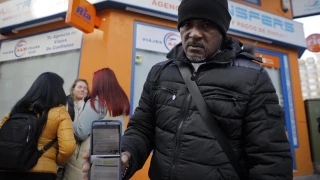 Una agencia de viajes de A Coruña deja a cien migrantes sin pasar la Navidad en su país: «No puedo parar de llorar»