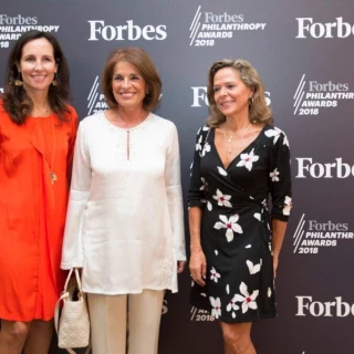 El PP le puso 'personal shopper' a la mujer de Rajoy y una "inseparable" asesora a Ana Botella, pero critica a Begoña Gómez