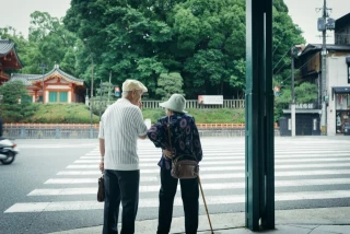 Japón tiene un problema más grave que la soledad de sus ancianos: los cuidadores que acaban con sus vidas