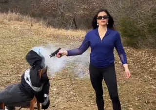 VÍDEO| Una candidata a congresista de Texas propone ejecuciones públicas a los inmigrantes ilegales que maten o violen y lo "escenifica"