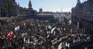 La protesta contra la macrocelulosa de Altri se cuela en las campanadas de la TVG