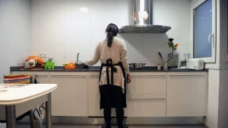 Sentencia histórica de la justicia europea: las familias tendrán que instalar un sistema para que las empleadas de hogar fichen