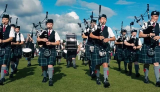 Qué es la invención de la tradición, en 3 historias [ENG]