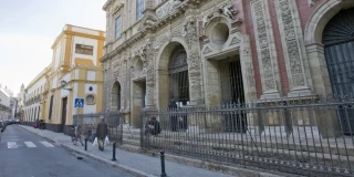 Brutal paliza homófoba de unos niños de 14 años junto a la iglesia de San Luis de Sevilla: «¿Sois maricones?»