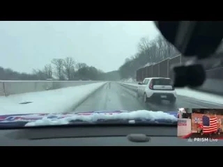 Trumpistas festejan la victoria viajando en coche "dios nos ha despejado el camino" justo antes de tener un accidente