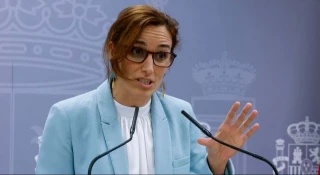 Sanidad prohibirá a los médicos que terminen el MIR trabajar en la privada durante cinco años