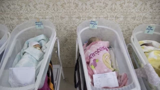 El negocio de la gestación subrogada en España: "Si el bebé muere antes de cumplir 2 años, reiniciamos el proceso gratis"