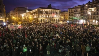 Multitudinaria manifestación en Pamplona para rechazar la resignificación de los Caídos y reclamar su derribo