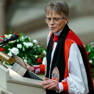 Trump exige disculpas a la obispa de Washington que le pidió "misericordia" hacia las personas LGBTQ+ y migrantes