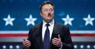 Elon Musk estrena bigote a lo Charlie Chaplin (Eng)