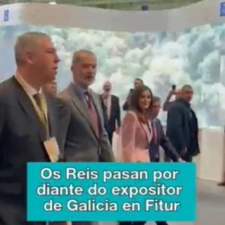 TVG informa de que los reyes "pasan por delante" del stand de Galicia en Fitur y las redes se tronchan