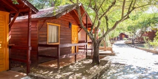 El dueño de un hotel de Huelva se rebela contra Booking: «Me están quitando clientes»