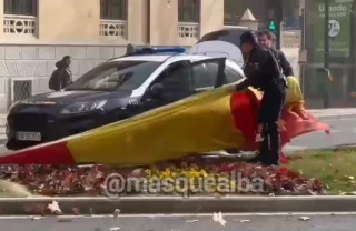 Las rachas de viento en Albacete pueden hasta con la bandera gigante de España