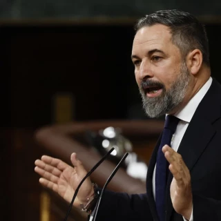 Abascal insta al Parlamento Europeo a reprobar a González Pons por sus críticas a Trump