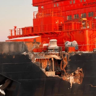 Rompehielos nuclear ruso colisiona con buque en el Ártico
