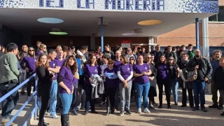 Tres menores se cuelan en el IES La Morería de Mislata y le rompen el brazo al director