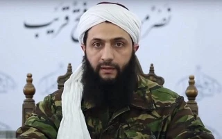 Siria: El régimen sirio disolvió todos los partidos progresistas y el ejército, Al Golani se autodesigna presidente, instalando así una dictadura de hecho