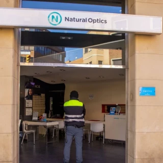 Los Mossos cruzan un camión en la autovía para frenar un kamikaze que circulaba en sentido contrario con un coche robado