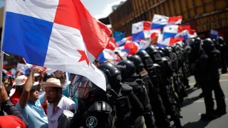 Trump insiste en que recuperará el control del Canal de Panamá "o algo muy gordo va a pasar"