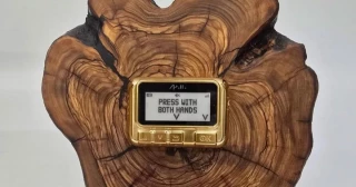 Netanyahu regala a Trump un busca de oro como los que hizo estallar en Líbano dejando decenas de muertos y miles de heridos