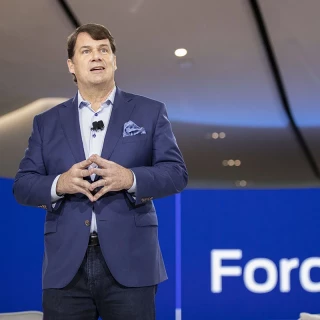 Ford dice que China lleva 10 años de ventaja en baterías para coches eléctricos y necesitan hacerse con su propiedad intelectual