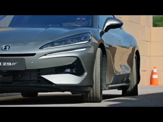BYD Denza Z9 GT muestra las ventajas de su dirección trasera