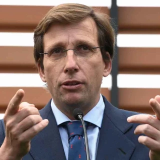 El Gobierno de Almeida estudia prohibir a los sintecho en Madrid: el Ayuntamiento plantea multas de hasta 6.000 euros