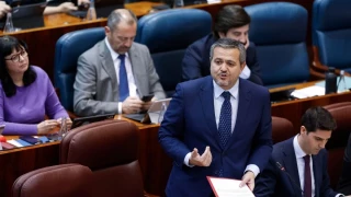 El consejero de Vivienda de Ayuso, a una diputada de Más Madrid: “No me ponga morritos que me descentro”