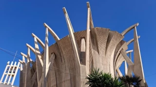 Brutalismo en Xàbia: la iglesia influenciada por Le Corbusier y Niemeyer y los chalés de hormigón crudo