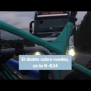 Una familia atemorizada por un camionero temerario: "¡Mamá, acelera, por Dios, que nos aplasta!"