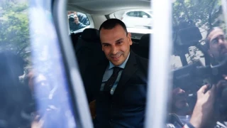 El novio de Ayuso y una asociación ultra atacan a EL PAÍS y la Cadena SER por las informaciones que desmontaron su versión sobre el fraude fiscal