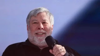 Steve Wozniak, co-fundador de Apple: "La IA no piensa, solo saca cosas de otros lados y las pone en un buen lugar"