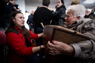 Las imágenes de la entrega de los restos de dos víctimas del franquismo