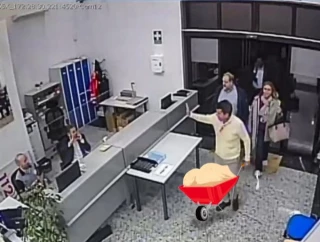 Imagen sin manipular de Mazón llegando al CECOPI