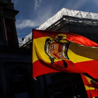 Más de 40 militares retirados desafían al Gobierno y se suman a la campaña de apología franquista